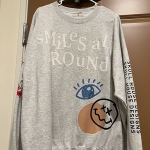 “Smiles all around” crew neck, grey size medium